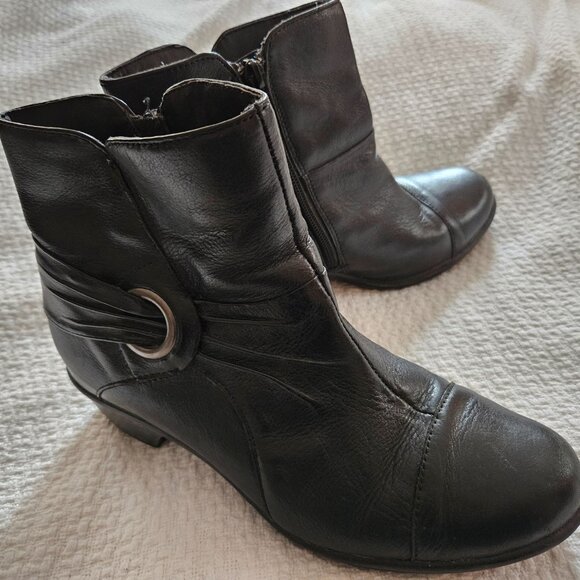 Clark's Black Leather Booties 8M w/1 1/2"heel - Picture 5 of 7